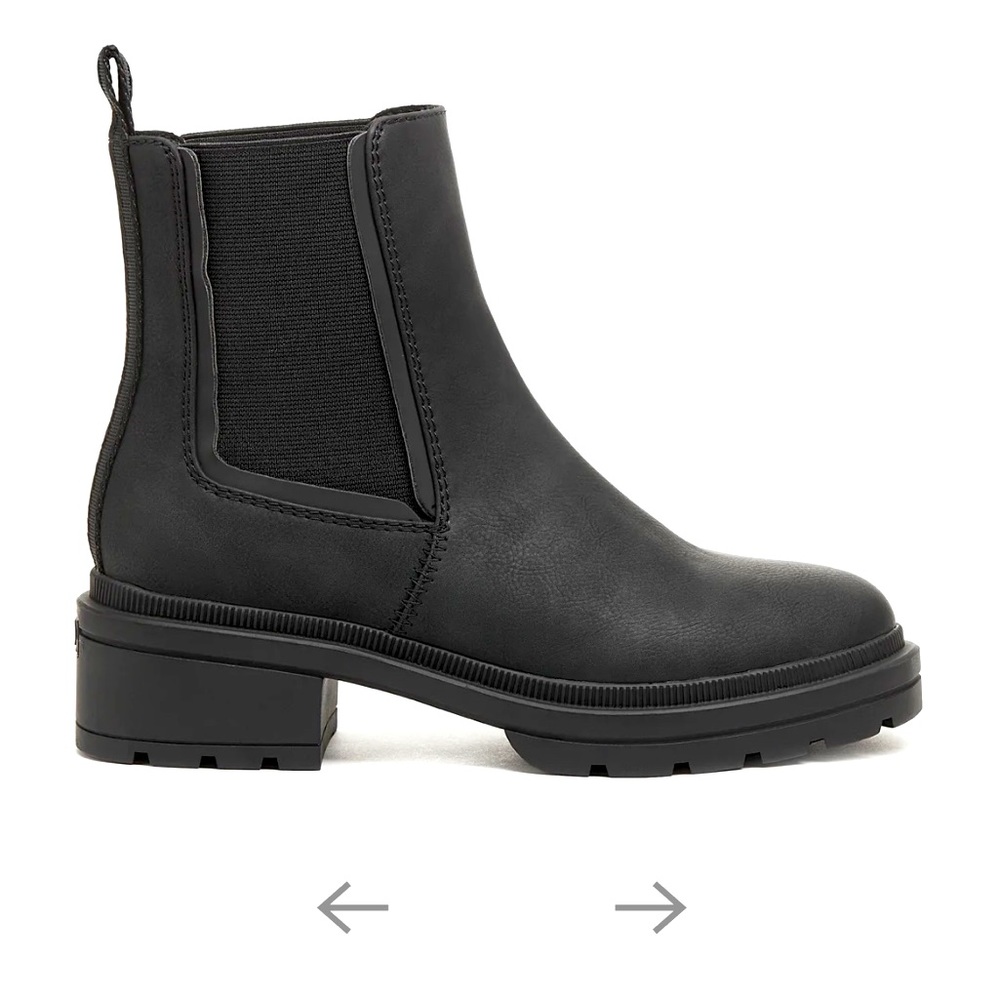 Like new! Rocket Dog “Igor” Black Chelsea Boot. Size 8.5 women’s.